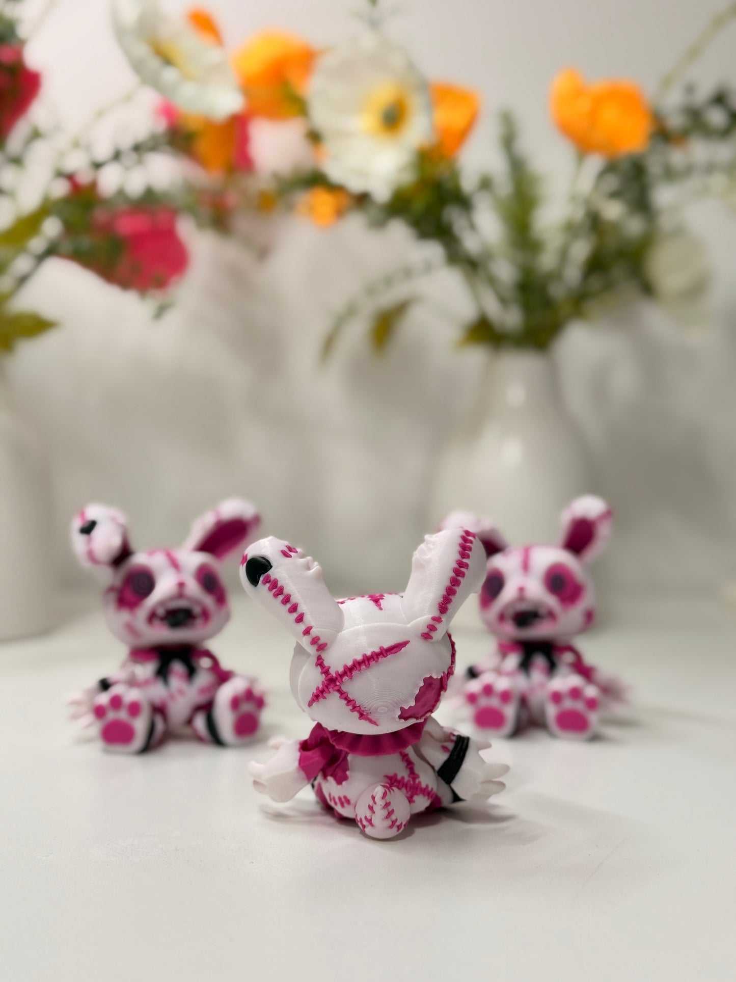 Rosa gestickte Hasenfigur